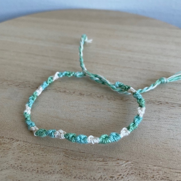 10/$25 Lila Woven Bracelet - Picture 1 of 1